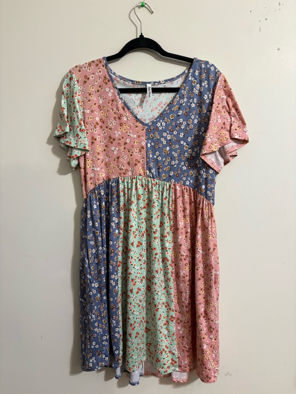 Sunday‎ Morning babydoll dress women’s medium Patchwork Floral V‑Neck